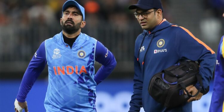 ದಿನೇಶ್ ಕಾರ್ತಿಕ್ ವಿಶ್ವಕಪ್‍ನಿಂದ ಔಟ್?