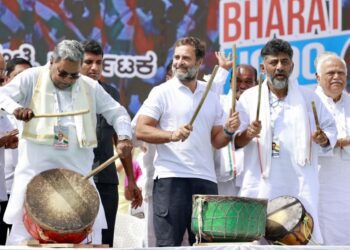 ಸಿದ್ದು ಏರಿಗೆ.. ಡಿಕೆ ನೀರಿಗೆ.. ಕಾದು ಕುಳಿತವರು ಕಂಡಂತೆ..