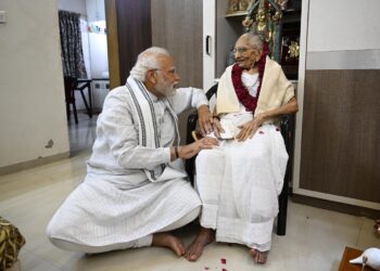 ಮೋದಿ ತಾಯಿಯ ನಿಧನದ ಬಗ್ಗೆ ನಾಯಕರು ಹೇಳಿದ್ದೇನು?