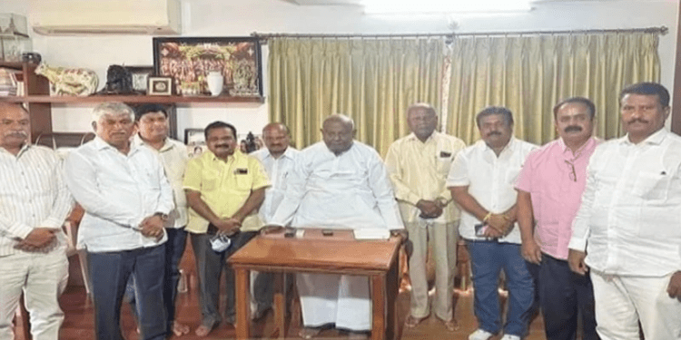 ಸುಮಲತಾ ಮಂಡ್ಯಕ್ಕೆ ಬಂದ ಬೆನ್ನಲ್ಲೇ ಅಖಾಡಕ್ಕೆ ದೇವೇಗೌಡ : ಶಾಸಕರಿಗೆ, ನಾಯಕರಿಗೆ ಎಚ್ಚರಿಕೆ..ಬಾಯಿಗೆ ಬೀಗ..