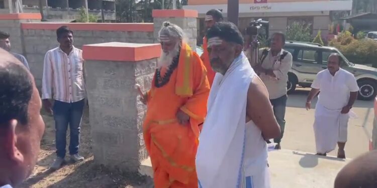 ಅಜ್ಜಯ್ಯ ಪೀಠದಲ್ಲಿ ಡಿಕೆ ಶಿವಕುಮಾರ್ ರಹಸ್ಯ ಪೂಜೆ. ಸಂಕಲ್ಪ ಮಂತ್ರ : ತಥಾಸ್ತು ಎಂದರು ಕಾಡಸಿದ್ದೇಶ್ವರ ಸ್ವಾಮೀಜಿ