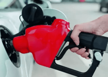 ಇನ್ನು 4 ವರ್ಷ ಮಾತ್ರ : 2027ರಕ್ಕೆ ಭಾರತದಲ್ಲಿ ಡೀಸೆಲ್ ಕಾರ್, ಜೀಪು ಇರುವುದೇ ಇಲ್ಲ..!?