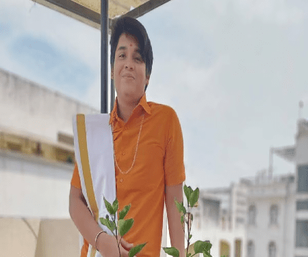 ತಂಗಿಯನ್ನೇ ಪ್ರೀತಿಸಿದ ಪ್ರೀತಿಸಿದ ಯುವಕ : ಪೆಟ್ರೋಲ್ ಸುರಿದು ಬೆಂಕಿ ಹಚ್ಚಿದ ಹುಡುಗಿಯ ದೊಡ್ಡಪ್ಪ