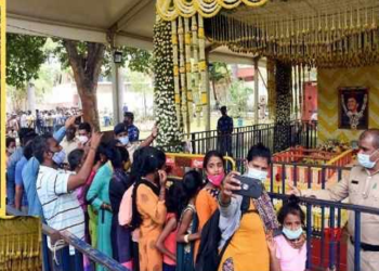 ಶಕ್ತಿ ಉಚಿತ ಪ್ರಯಾಣದ ಎಫೆಕ್ಟ್ : ಪುನೀತ್ ಸಮಾಧಿ ಸುತ್ತ ಮಹಿಳಾ ಅಭಿಮಾನಿಗಳು