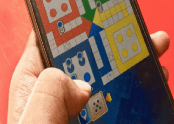 ಲೂಡೋ ಗೇಮ್ ಆಡಿ 4 ಲಕ್ಷ ಹೊಗೆ : ತಪ್ಪಾಯ್ತು.. ಕ್ಷಮಿಸಿಬಿಡಿ ಎಂದ ಹೆಂಡತಿ.. ಹಣ, ಮಕ್ಕಳೊಂದಿಗೆ ನಾಪತ್ತೆ..