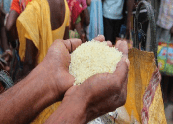 ಪಡಿತರ ಚೀಟಿದಾರರ ಮನೆಮನೆಗೆ ಬರುತ್ತೆ ರೇಷನ್ : ಎಲ್ಲರಿಗೂ ಅಲ್ಲ..!