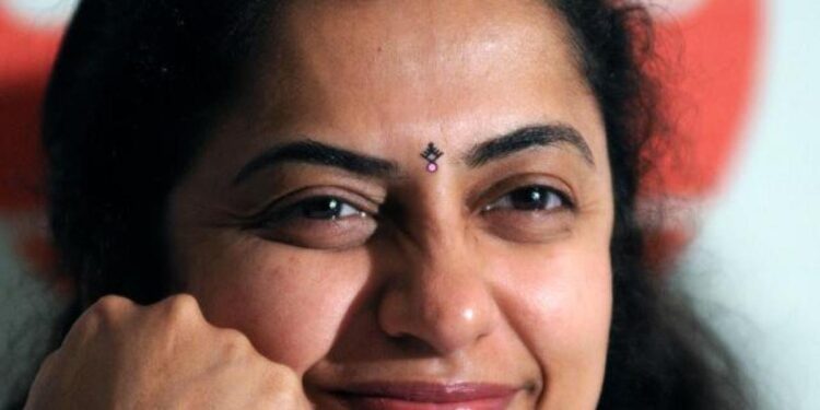 ಹೀರೋ ತೊಡೆ ಮೇಲೆ ಕೂತು ಆತ ತಿಂದ ಐಸ್ʻಕ್ರೀಂ ತಿನ್ನಬೇಕಿತ್ತು : ನಟಿ ಸುಹಾಸಿನಿಗೂ ಕಾಟ ಕೊಟ್ಟಿದ್ದ ನಿರ್ದೇಶಕರಾದರೂ ಯಾರು?