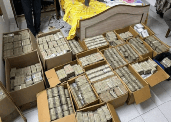 ಕುಮಾರಸ್ವಾಮಿ ನಿರೀಕ್ಷಿಸಿದಂತೆಯೇ ಆಯ್ತು.. ಗುತ್ತಿಗೆದಾರನ ಬೆಡ್ ರೂಮಿನಲ್ಲಿ ಸಿಕ್ಕ 42 ಕೋಟಿ ಯಾರದು..?