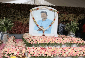 ರಾಜರತ್ನ ನೀನಿಲ್ಲದೆ.. : ಅಶ್ವಿನಿ ಪುನೀತ್, ಮಕ್ಕಳು, ರಾಘವೇಂದ್ರ, ಶಿವಣ್ಣ, ಗೀತಾ..  ಲಕ್ಷಾಂತರ ಅಭಿಮಾನಿಗಳಿಂದ ಪುಣ್ಯಸ್ಮರಣೆ