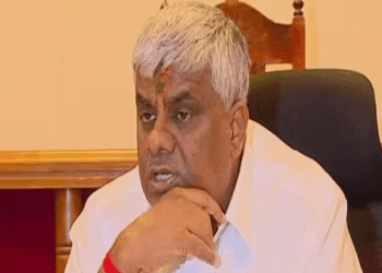 ನಾವು ಯಾರ ಜೊತೆ ಹೋದ್ರೆ ನಿಮಗೇನು? ಕಾಂಗ್ರೆಸ್ ನಾಯಕರಿಗೆ ಹೆಚ್.ಡಿ.ರೇವಣ್ಣ ತಿರುಗೇಟು