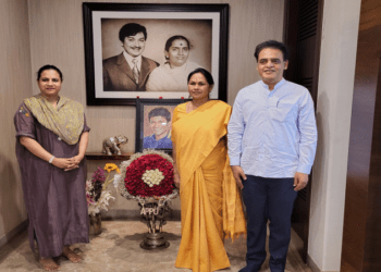 ಅಶ್ವಿನಿ ಪುನೀತ್‌ ಮನೆಯಲ್ಲಿ ಶೋಭಾ ಕರಂದ್ಲಾಜೆ : ಯಾರಿಗೆ ಬೆಂಬಲ ಕೊಡ್ತಾರೆ ಅಶ್ವಿನಿ..?