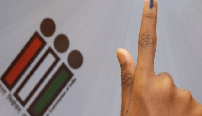 ವೋಟಿಂಗ್‌ ಹತ್ತಿರವಾದಾಗ ನಡೆದ ಸಮೀಕ್ಷೆಯಲ್ಲಿ ಯಾರಿಗೆಷ್ಟು ಸೀಟು..? ಕರ್ನಾಟಕ ಸರ್ವೆ ಏನು ಹೇಳ್ತಿದೆ..?