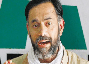 ಪ್ರಶಾಂತ್‌ ಕಿಶೋರ್‌ ಲೆಕ್ಕಕ್ಕೆ ವಿರುದ್ಧ ನಂಬರ್‌ ಕೊಟ್ಟ ಯೋಗೇಂದ್ರ ಯಾದವ್‌ : ಗೆಲ್ಲೋದು ಬಿಜೆಪಿನಾ? ಕಾಂಗ್ರೆಸ್ಸಾ..?