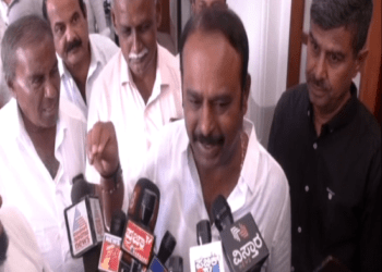 ದರ್ಶನ್‌ ಗ್ಯಾಂಗ್‌ ದರ್ಪಕ್ಕೆ ಮತ್ತೊಂದು ಉದಾಹರಣೆ : ಪೊಲೀಸ್‌ʻಗೇ ಹೊಡೆದಿದ್ದ ಡಿ ಗ್ಯಾಂಗ್‌. ಘಟನೆಯೇ ನಡೆದಿಲ್ಲ ಅಂತಿರೋ ಮಂಡ್ಯದ ಮದ್ದೂರು ಶಾಸಕ