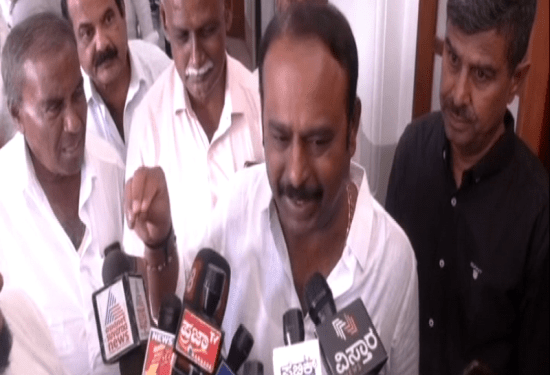 ದರ್ಶನ್‌ ಗ್ಯಾಂಗ್‌ ದರ್ಪಕ್ಕೆ ಮತ್ತೊಂದು ಉದಾಹರಣೆ : ಪೊಲೀಸ್‌ʻಗೇ ಹೊಡೆದಿದ್ದ ಡಿ ಗ್ಯಾಂಗ್‌. ಘಟನೆಯೇ ನಡೆದಿಲ್ಲ ಅಂತಿರೋ ಮಂಡ್ಯದ ಮದ್ದೂರು ಶಾಸಕ