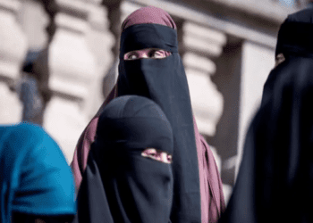 ಮುಸ್ಲಿಂ ದೇಶ ತಝಕಿಸ್ತಾನದಲ್ಲಿ ಹಿಜಾಬ್‌ ಬ್ಯಾನ್‌ : ಪಬ್ಲಿಕ್‌ʻನಲ್ಲಿ ಹಿಜಾಬ್‌ ಹಾಕಿದ್ರೆ 5 ಲಕ್ಷ ದಂಡ..!