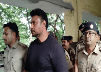 ಡೈಲಿ ಬಿರಿಯಾನಿ ಕೊಡೋಕ್‌ ಆಗಲ್ಲ. ಭೇದಿ ಆದ್ರೆ ಸಪ್ಪೆ ಊಟ ಕೊಡಿ ಅಂತಾರೆ ವಕೀಲರು : ದರ್ಶನ್‌ʻಗೆ ನಿಜಕ್ಕೂ ಏನಾಗಿದೆ..?