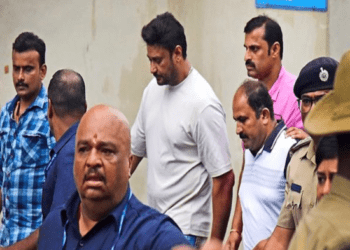 ಊಟಕ್ಕೆ ಪ್ರಾಬ್ಲಂ ಇದ್ರೂ.. ಜೈಲಲ್ಲಿ ಬಿಂದಾಸ್‌ ಆಗಿದ್ದಾರೆ ದರ್ಶನ್‌ : ರಾಜಕಾರಣಕ್ಕೆ ಬರ್ತಾರಂತೆ..!