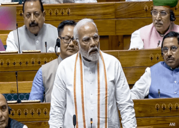 ಗದ್ದಲ ಮಾಡುವುದಷ್ಟೇ ಪ್ರತಿಪಕ್ಷದ ಕೆಲಸವೇ..? ಗಲಾಟೆ ಮಧ್ಯೆಯೇ ಮೋದಿ ಹೇಳಿದ ಆ 4 ಕಥೆಗಳು..!