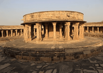 ಈ ಶಿವನ ದೇವಸ್ಥಾನದಲ್ಲಿ ರಾತ್ರಿ ಹೊತ್ತು ಯಾರೂ ತಂಗುವುದಿಲ್ಲ : ಶಿವನ ಯೋಗಿನಿಯರಿದ್ದಾರೆ ಎಚ್ಚರಿಕೆ..!