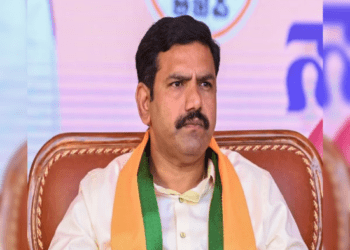 ವಿಜಯೇಂದ್ರ ಯಡಿಯೂರಪ್ಪ ವಿರುದ್ಧ ಬಿಜೆಪಿಯಲ್ಲೇ ಭುಗಿಲೆದ್ದ ಆಕ್ರೋಶ : ಹಿಂದೆ ಇರೋದು ಯಾರು..?