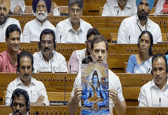 ಈಶ್ವರ, ಜೀಸಸ್‌, ಗುರು ನಾನಕ್‌ ಫೋಟೋದಲ್ಲಿದೆ ಅಭಯ ಹಸ್ತ : ಮೋದಿ ಹಿಂದೂನೇ ಅಲ್ಲ ಎಂದ ರಾಹುಲ್‌ ಗಾಂಧಿ