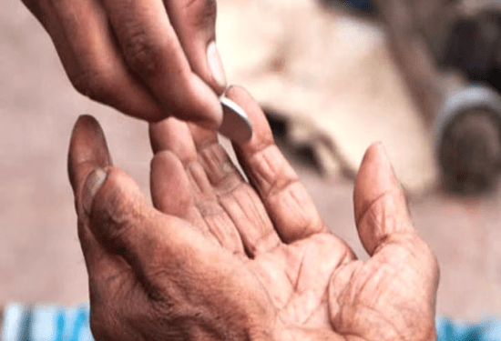 ಯಾರಿಗೆ ದಾನ ನೀಡಬೇಕು.. ಯಾರಿಗೆ ದಾನ ನೀಡಬಾರದು.. : ಜ್ಯೋತಿಷ್ಯ ಹಾಗೂ ಚಾಣಕ್ಯ ನೀತಿಯ ಪ್ರಕಾರ..