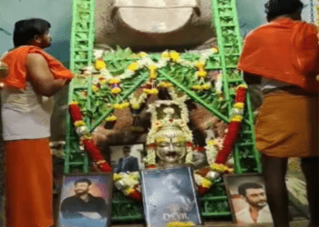 ಅರ್ಚಕನ ಅಧಿಕ ಪ್ರಸಂಗ : ಬಸವಣ್ಣನ ಗರ್ಭಗುಡಿಯಲ್ಲಿ ದರ್ಶನ್‌ ಫೋಟೋ ಇಟ್ಟು ಪೂಜೆನಾ..?