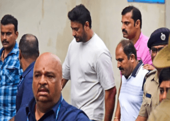 1 ಲಕ್ಷದ ಜೀನ್ಸ್‌ ಪ್ಯಾಂಟ್‌ ಎವಿಡೆನ್ಸ್‌ ಮತ್ತು ಚಿಕ್ಕಣ್ಣ ಸೆ.164 ಹೇಳಿಕೆ : ಸೀಕ್ರೆಟ್‌ ಸಾಕ್ಷಿಯನ್ನು ಪತ್ತೆ ಹಚ್ಚಿದ್ದೇಗೆ ಲುಮಿನಲ್‌ ಟೆಸ್ಟ್..?