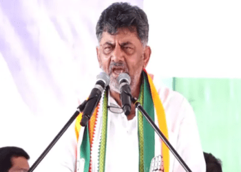 ಕಾಂಗ್ರೆಸ್‌ ಸಭೆಯಲ್ಲೇ ಡಿಸಿಎಂ ಡಿಕೆ ಶಿವಕುಮಾರ್‌ʻಗೆ ಗೃಹಲಕ್ಷ್ಮಿ ಮುಜುಗರ : ಆಮೇಲೆ ಕೊಟ್ರು.. ಅಪ್‌ʻಡೇಟ್..!‌