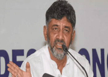 ಡಿಕೆ ಶಿವಕುಮಾರ್‌ ಮಾಸ್ಟರ್‌ ಸ್ಟ್ರೋಕ್‌ : ಕುಮಾರಣ್ಣ, ವಿಜಯೇಂದ್ರರನ್ನು ಅಟ್ಯಾಕ್‌ ಮಾಡಿ.. ಮುಡಾ ಹಗರಣವನ್ನೇ ಮರೆಸಿದ ಚಾಣಾಕ್ಷ..!