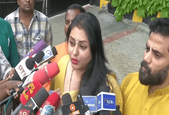 ನಟಿ ನಮಿತಾಗೆ ʻಹಿಂದೂ ಪ್ರಶ್ನೆʼ ಕೇಳಿದ್ದು ನಿಜಾನಾ..?  ಮಧುರೈ ಮೀನಾಕ್ಷಿ ದೇವಸ್ಥಾನದ ನಿಯಮಗಳೇನು..?