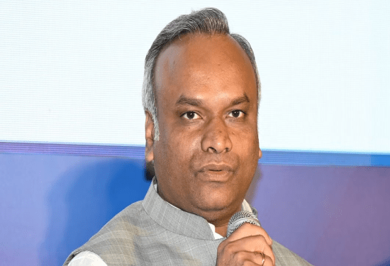 ನನ್ನ ಅಣ್ಣ ರಾಹುಲ್‌ ಖರ್ಗೆ ನಿಮಗೇನು ಗೊತ್ತು..? ನಮ್ಮ ಕುಟುಂಬದವತಿ ಜಮೀನು ಪಡೆದರೆ ಹೊಟ್ಟೆ ಕಿಚ್ಚು ಏಕೆ..? ಪ್ರಿಯಾಂಕ್‌ ಖರ್ಗೆ ಪ್ರಶ್ನೆ