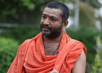 ಸದ್ಯಕ್ಕಿಲ್ಲ.. 2025ಕ್ಕೆ ಸಿದ್ದರಾಮಯ್ಯ, ಮೋದಿ ಇಬ್ಬರ ಸ್ಥಾನಕ್ಕೂ ಕಂಟಕ : ಸಂತೋಷ್‌ ಗುರೂಜಿ ಭವಿಷ್ಯ