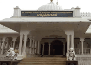 ಸಿರಿಗೆರೆ, ಸಾಣೆಹಳ್ಳಿ ಶ್ರೀಗಳ ಪೀಠತ್ಯಾಗಕ್ಕೆ ಒತ್ತಾಯ : ವೀರಶೈವ, ಸಾದರ ಲಿಂಗಾಯತರ ಒಕ್ಕೊರಲ ಆಗ್ರಹ