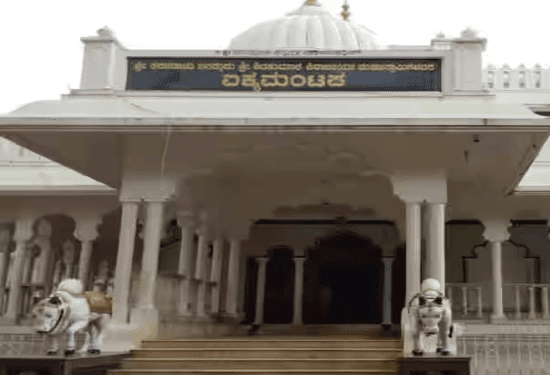 ಸಿರಿಗೆರೆ, ಸಾಣೆಹಳ್ಳಿ ಶ್ರೀಗಳ ಪೀಠತ್ಯಾಗಕ್ಕೆ ಒತ್ತಾಯ : ವೀರಶೈವ, ಸಾದರ ಲಿಂಗಾಯತರ ಒಕ್ಕೊರಲ ಆಗ್ರಹ