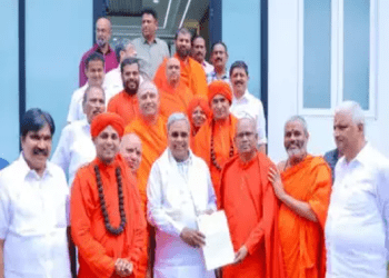 ಸಿಎಂ ಸಿದ್ಧರಾಮಯ್ಯ ಬೆಂಬಲಕ್ಕೆ ದಲಿತ ಮತ್ತು ಹಿಂದುಳಿದ ಸ್ವಾಮೀಜಿಗಳು : ಯಾರೆಲ್ಲ ಇದ್ದರು..?