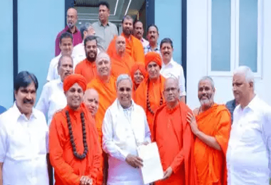 ಸಿಎಂ ಸಿದ್ಧರಾಮಯ್ಯ ಬೆಂಬಲಕ್ಕೆ ದಲಿತ ಮತ್ತು ಹಿಂದುಳಿದ ಸ್ವಾಮೀಜಿಗಳು : ಯಾರೆಲ್ಲ ಇದ್ದರು..?