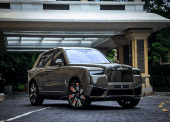 ರೋಲ್ಸ್‌ ರಾಯ್ಸ್‌ ಕಲಿನನ್‌ ಸಿರೀಸ್‌ ಕಾರ್ ಭಾರತಕ್ಕೆ ಬಂತು : ಜಗತ್ತಿನ ಮೋಸ್ಟ್‌ ವ್ಯಾಲ್ಯೂಬಲ್‌ ಬ್ರಾಂಡ್‌ ಕಾರ್‌ ಹೇಗಿದೆ..?