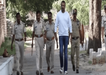 ಹಂಗೆಲ್ಲ ಮಾಡ್ಕೋಬೇಡಿ ದರ್ಶನ್‌ ಸರ್..‌ : ಬಳ್ಳಾರಿ ಜೈಲಲ್ಲಿರೋ ದರ್ಶನ್‌ʻಗೆ ಅಭಿಮಾನಿ ವಕೀಲರ ಬುದ್ಧಿವಾದ..!