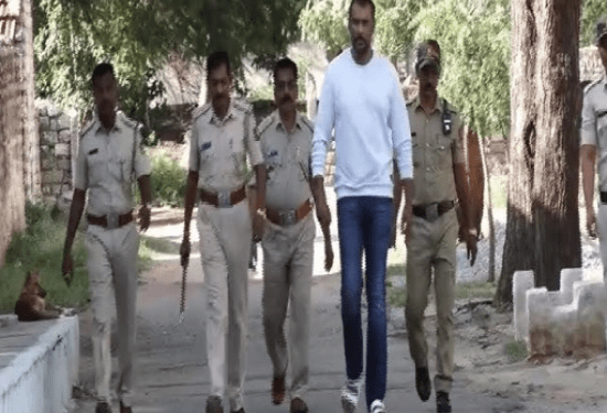 ಹಂಗೆಲ್ಲ ಮಾಡ್ಕೋಬೇಡಿ ದರ್ಶನ್‌ ಸರ್..‌ : ಬಳ್ಳಾರಿ ಜೈಲಲ್ಲಿರೋ ದರ್ಶನ್‌ʻಗೆ ಅಭಿಮಾನಿ ವಕೀಲರ ಬುದ್ಧಿವಾದ..!