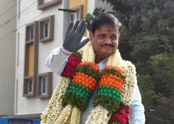 ಕೇಸು ಬಿದ್ದ ಕೂಡಲೇ ಒಂಟಿಯಾದ ಮುನಿರತ್ನ : ಆಪ್ತಮಿತ್ರ ಸೋಮಶೇಖರ್‌ ತಿರುಗಿಬಿದ್ದರು..! ಜೊತೆಗಿದ್ದವರೆಲ್ಲ ಓಡಿ ಹೋದರು..!