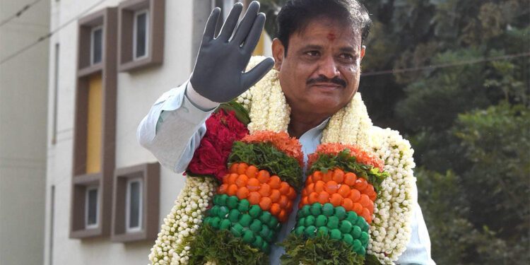 ಕೇಸು ಬಿದ್ದ ಕೂಡಲೇ ಒಂಟಿಯಾದ ಮುನಿರತ್ನ : ಆಪ್ತಮಿತ್ರ ಸೋಮಶೇಖರ್‌ ತಿರುಗಿಬಿದ್ದರು..! ಜೊತೆಗಿದ್ದವರೆಲ್ಲ ಓಡಿ ಹೋದರು..!