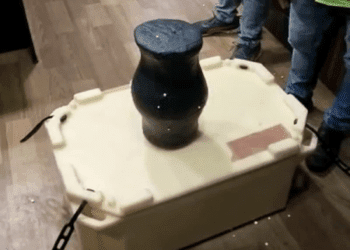 ರೈಸ್‌ ಪುಲ್ಲಿಂಗ್‌ ಮೋಸ : ʻಅದೃಷ್ಟದ ಚೊಂಬುʼ ನಂಬಿ ಜಮೀನು, ಮನೆಯನ್ನೇ ಬರೆದುಕೊಟ್ಟ ಕೋಟ್ಯಧಿಪತಿ..!