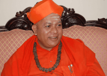 ಸಿರಿಗೆರೆಯ ತರಳಬಾಳು ಸ್ವಾಮೀಜಿ ವಿರುದ್ಧ ಹೋರಾಟದ ಹಿಂದೆ 2000 ಕೋಟಿಯ ಆಸ್ತಿಯ ಕಥೆ : ವೀರಶೈವ ಲಿಂಗಾಯತ ಭಕ್ತರ ಸಭೆಯಲ್ಲಿ ಏನಾಯ್ತು..?