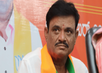 ಬಿಜೆಪಿ ಶಾಸಕ ಮುನಿರತ್ನ ಹನಿಟ್ರಾಪ್‌ ಖೆಡ್ಡಾಗೆ ಬಿದ್ದಿದ್ದ ಇಬ್ಬರು ಮಾಜಿ ಸಿಎಂ ಯಾರು..?