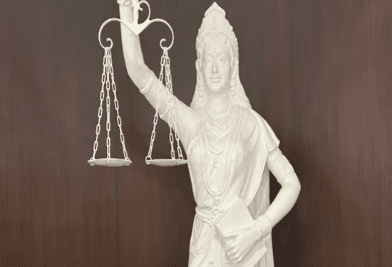 ಕಣ್ಣಿಗೆ ಬಟ್ಟೆಯಿಲ್ಲ. ಕೈಲಿ ಖಡ್ಗ ಇಲ್ಲ. ಕಣ್ಣು ಬಿಟ್ಟ ನ್ಯಾಯದೇವತೆಯ ಕೈಲಿ ಸಂವಿಧಾನ : ಸುಪ್ರೀಂಕೋರ್ಟ್‌ ಕ್ರಾಂತಿಕಾರಿ ಹೆಜ್ಜೆ