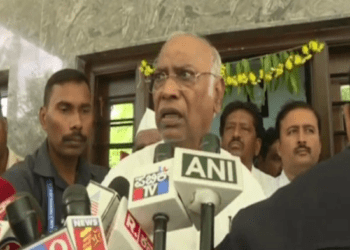 ಸಿದ್ದರಾಮಯ್ಯ ಪತ್ನಿ ದಾರಿಯಲ್ಲಿ ಮಲ್ಲಿಕಾರ್ಜುನ ಖರ್ಗೆ ಪುತ್ರ : ಏರೋಸ್ಪೇಸ್‌ ಬಳಿಯ 5 ಎಕರೆ ಭೂಮಿ ವಾಪಸ್..!