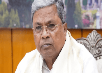 ಸಂಥಿಂಗ್‌ ಈಸ್‌ ರಾಂಗ್‌ : ಮಧ್ಯರಾತ್ರಿವರೆಗೂ ಕೆಲಸ ಮಾಡಿ ಫೈಲ್‌ ಕ್ಲಿಯರ್‌ ಮಾಡಿದ ಸಿಎಂ ಸಿದ್ದರಾಮಯ್ಯ..!