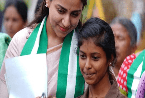 ನಿಖಿಲ್‌ ಕುಮಾರಸ್ವಾಮಿ ಪರ ಪತ್ನಿ ರೇವತಿಯೂ ಪ್ರಚಾರ : ಯೋಗೇಶ್ವರ್‌ ಪರ ಮಗಳೂ ಇಲ್ಲ